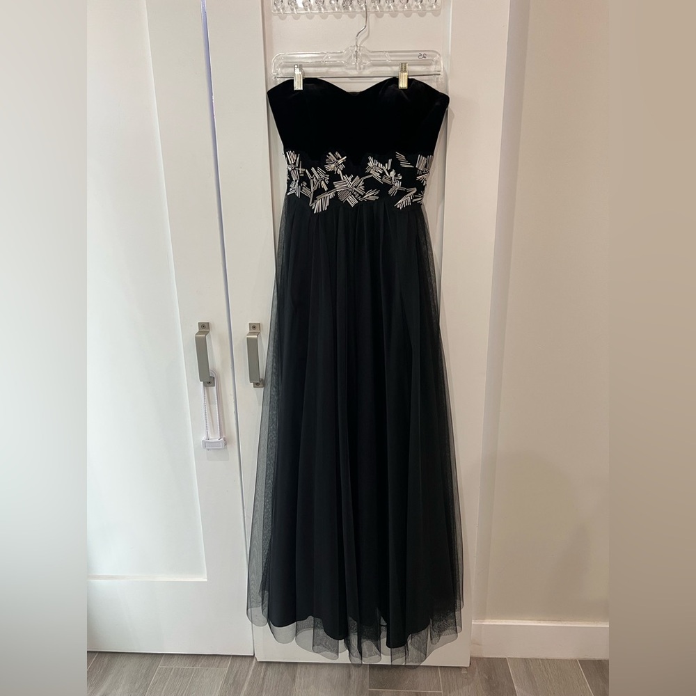 Aiden By Aiden Mattox Strapless Dress Long Gown. Women’s Gown size 4